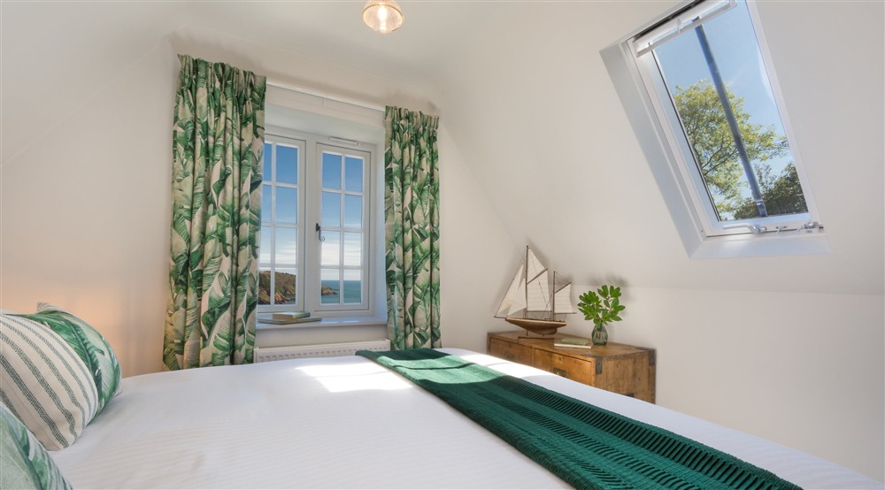 The second-floor double bedroom (photo 2) at Compass Cottage in Dartmouth, Devon