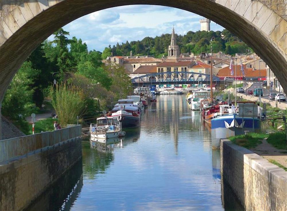 Comps in France sleeps 8