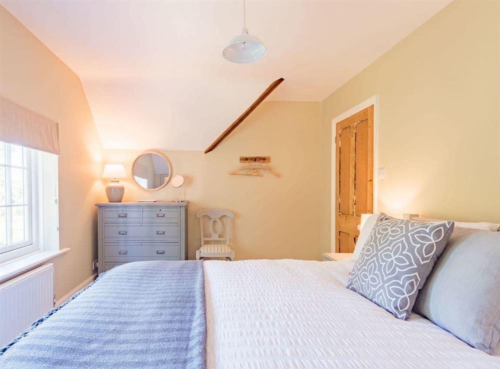 Double bedroom (photo 3) at Comptons Oast in Frant, East Sussex