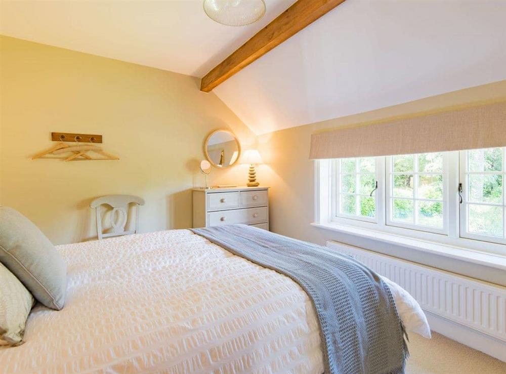Double bedroom (photo 4) at Comptons Oast in Frant, East Sussex