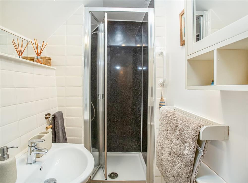 En-suite at Coombe Cottage in St Agnes, Cornwall