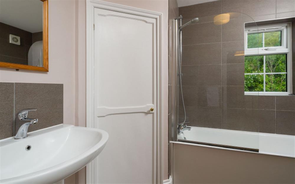 Another look at the family bathroom at Coombe Park in Chillington