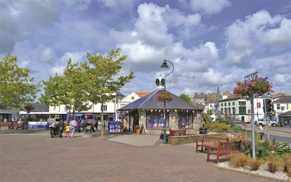 The charming market town of Kingsbridge is 3 miles away