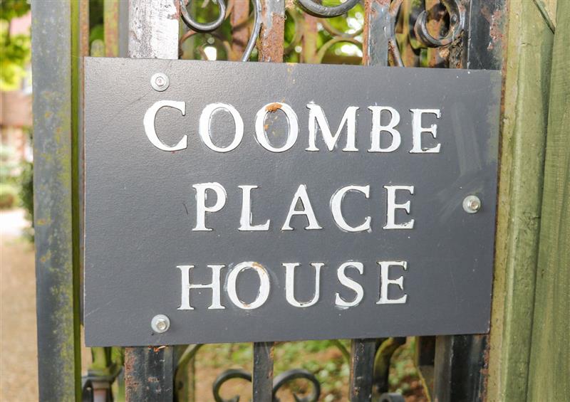 Outside at Coombe Place House, Meonstoke