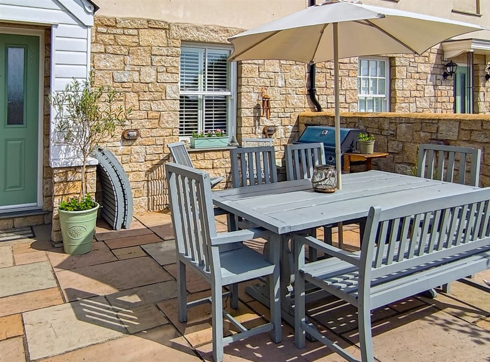 Sitting-out-area (photo 2) at Coopers Rest in Charlestown, Cornwall