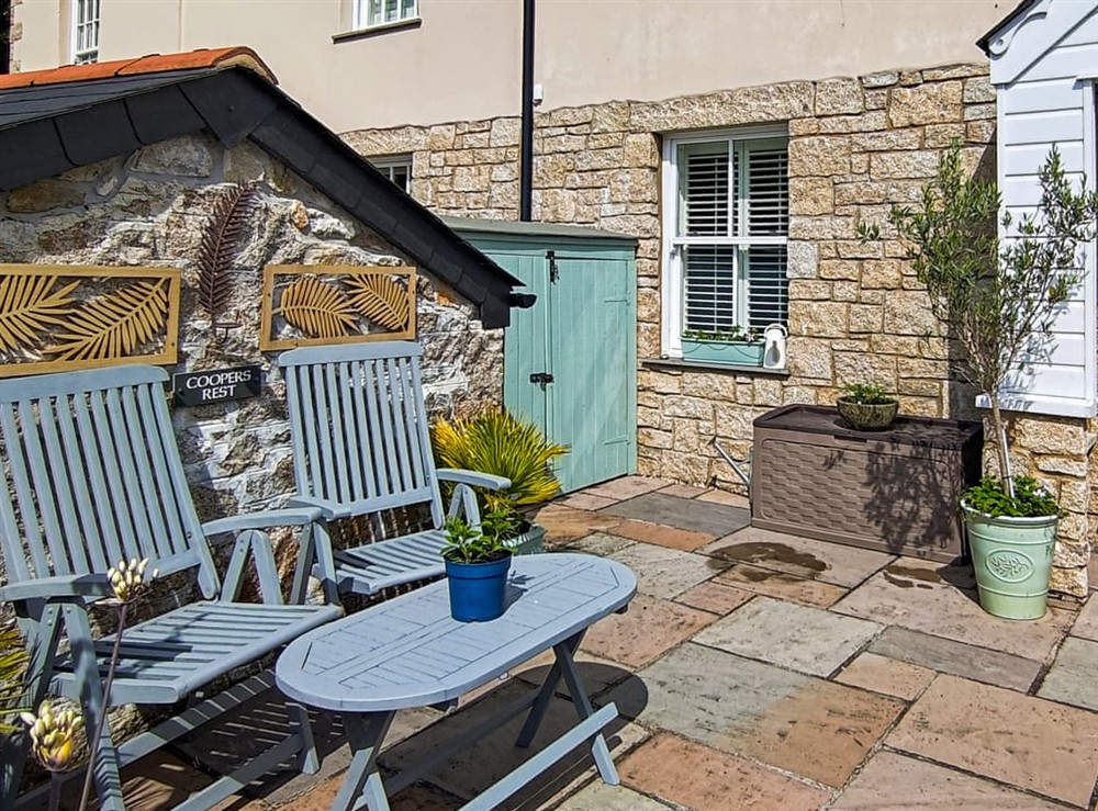 Sitting-out-area (photo 3) at Coopers Rest in Charlestown, Cornwall