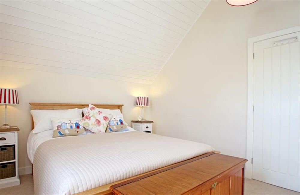 Double bedroom (photo 3) at Coot Lake House, Cotswold Lakes, Gloucestershire