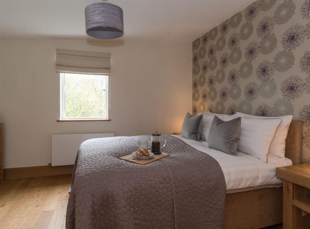 Double bedroom at Coot Lodge in Somerford Keynes, near Cirencester, Gloucestershire