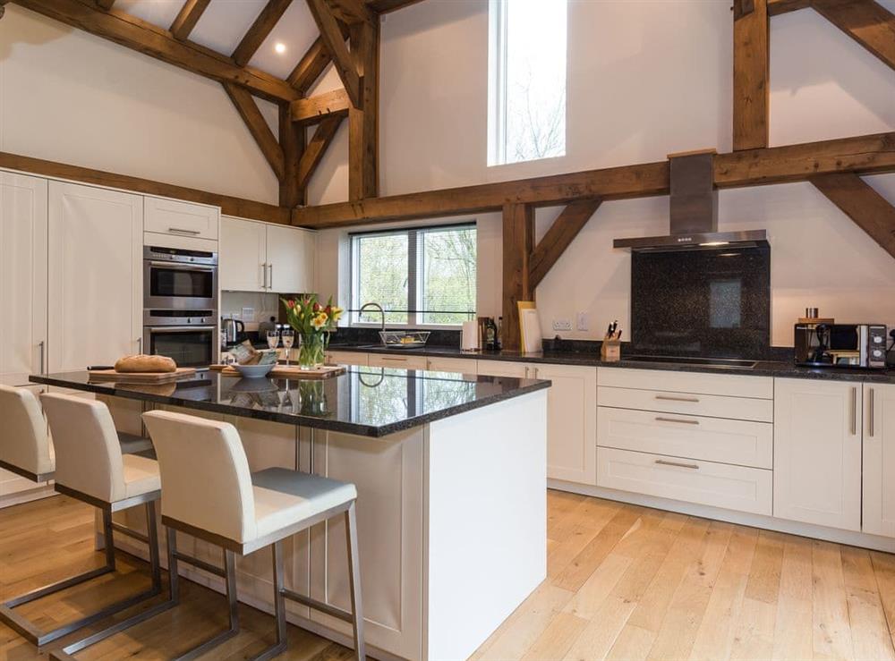 Kitchen with breakfast bar at Coot Lodge in Somerford Keynes, near Cirencester, Gloucestershire