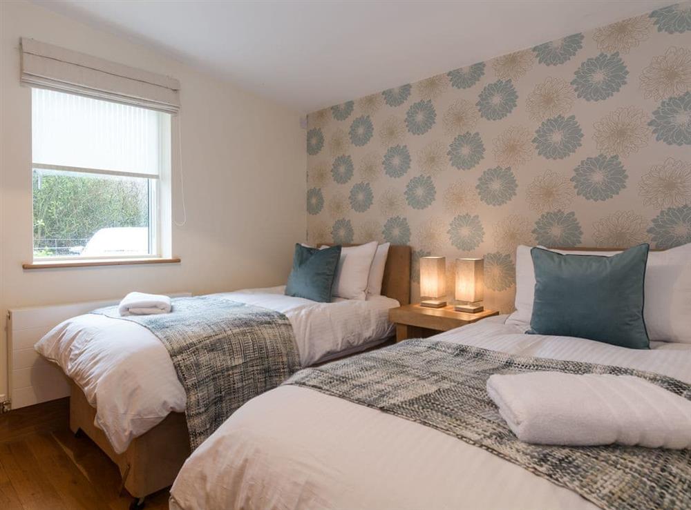 Twin bedroom at Coot Lodge in Somerford Keynes, near Cirencester, Gloucestershire