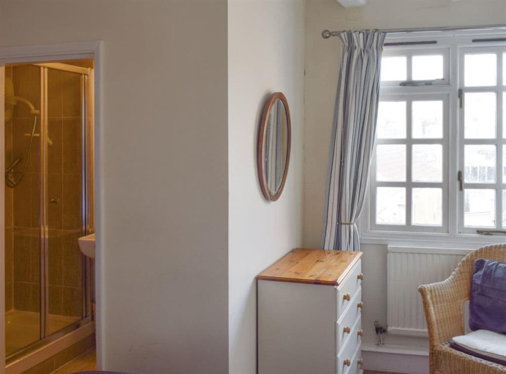 Double bedroom with en-suite shower room at Cor Cottage in Whitby, North Yorkshire