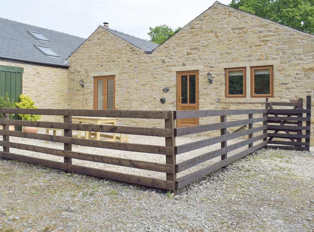 Charming holiday home at Woodpecker Cottage, 