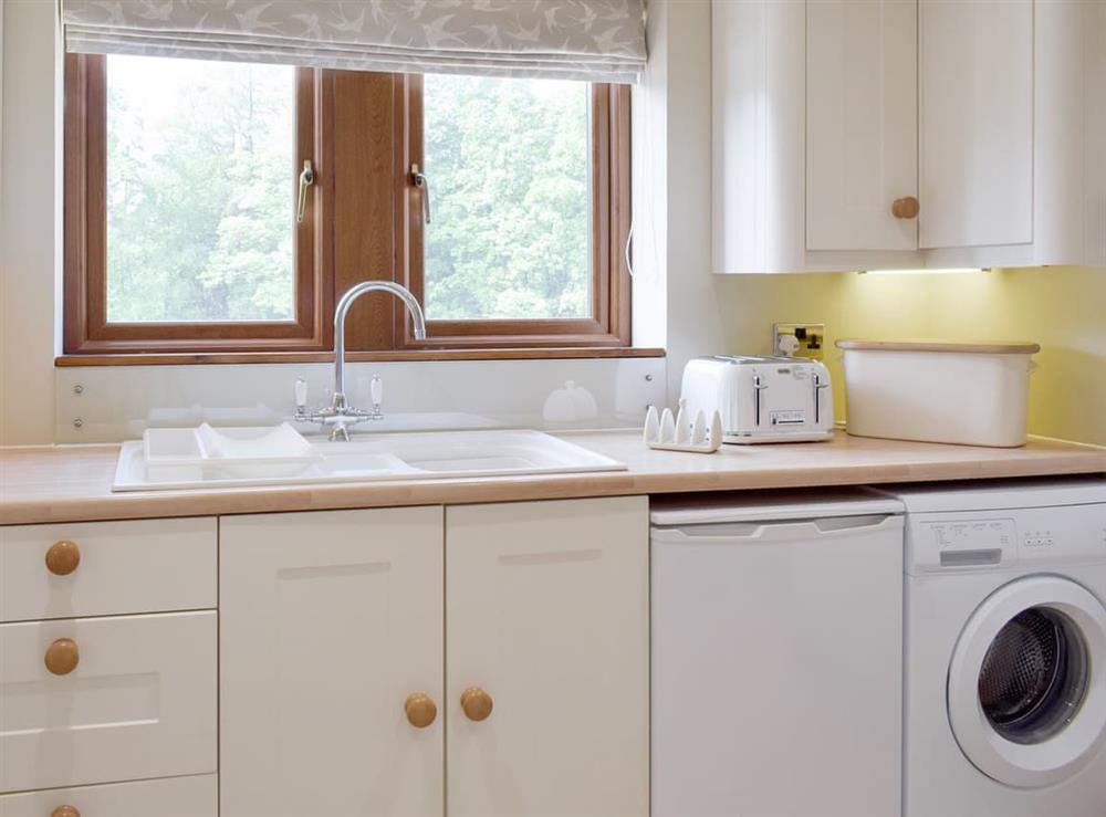 Well-equipped fitted kitchen at Woodpecker Cottage, 