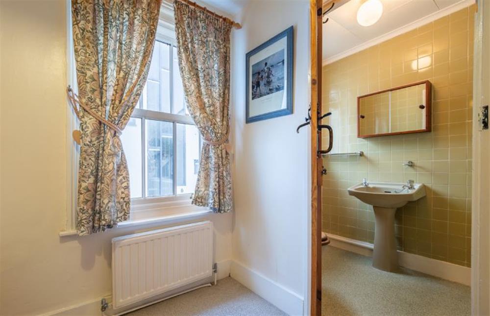 Bedroom three with en-suite shower room at Corinthian Cottage, Aldeburgh