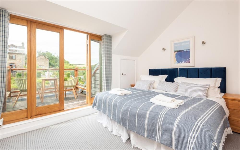 Top floor bedroom with twin 3ft beds at Cormorant in Dartmouth