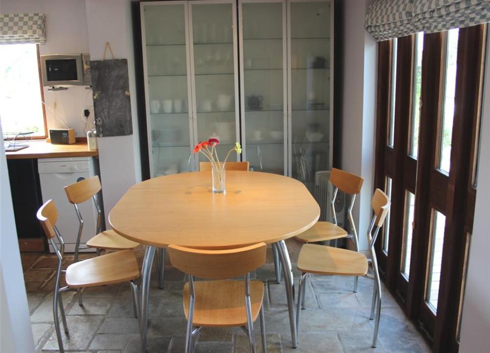 Dining area in kitchen at Cormorants in Polruan