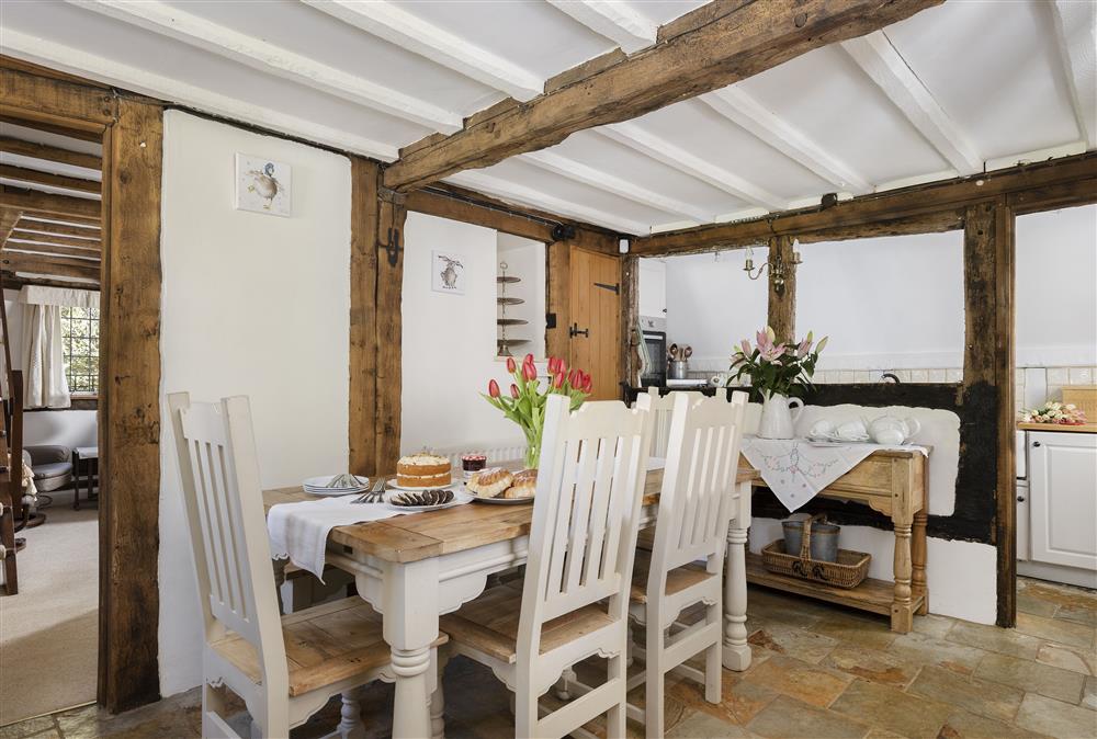 Dining area with seating for four guests at Corner Thatch, Abbots Morton