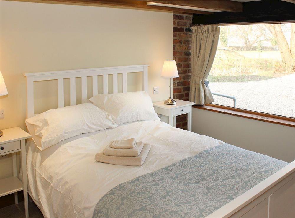 Beautifully presented double bedroom with beams at The Cart Shed, 