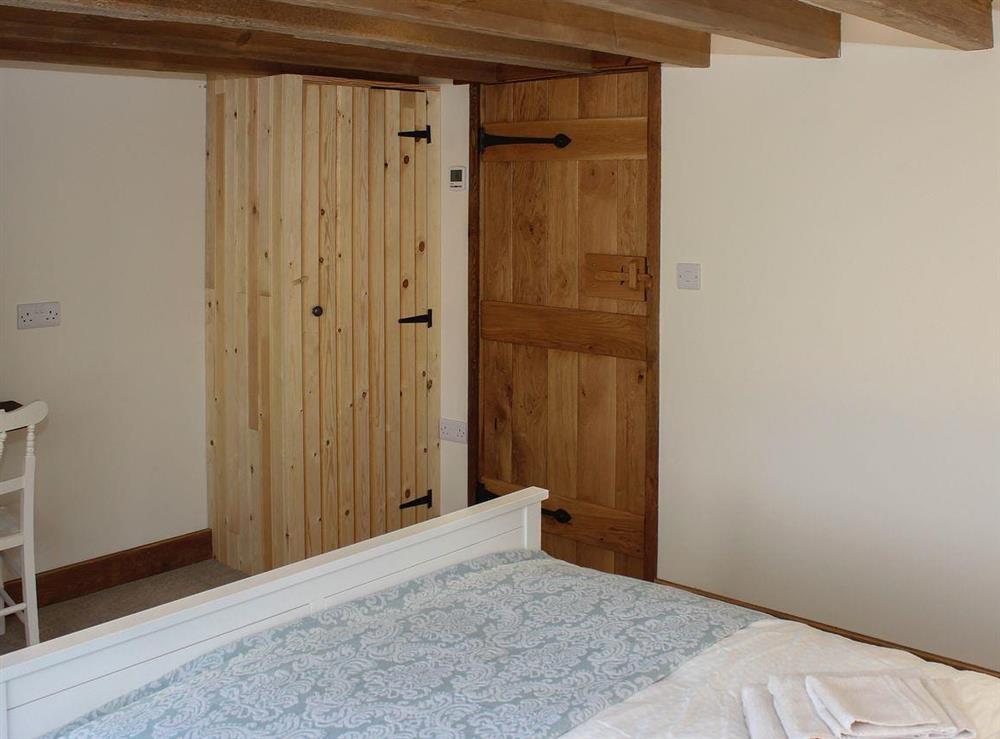 Cosy and romantic double bedroom at The Cart Shed, 
