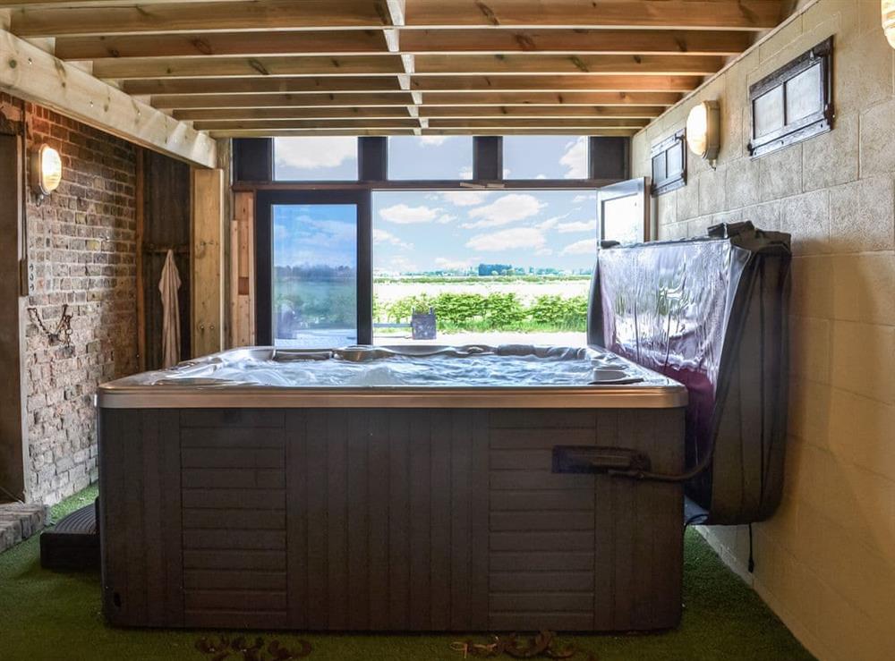 Hot tub at The Old Stables, 