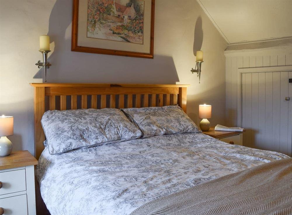Double bedroom at Cosy Cottage in Bourton-on-the-Hill, near Moreton-in-Marsh, Gloucestershire