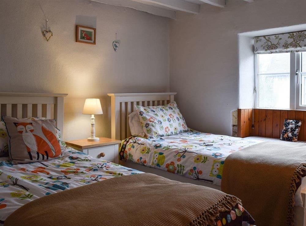 Twin bedroom at Cosy Cottage in Bourton-on-the-Hill, near Moreton-in-Marsh, Gloucestershire