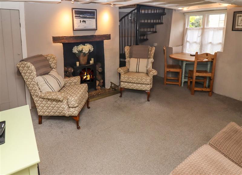 The living area at Cosy Cottage, Burford