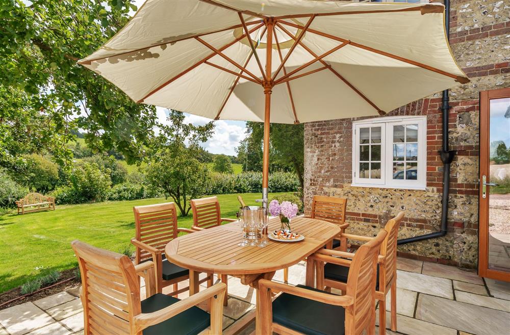 The rear patio area, with seating for six guests at Cosy Cottage, Dorchester