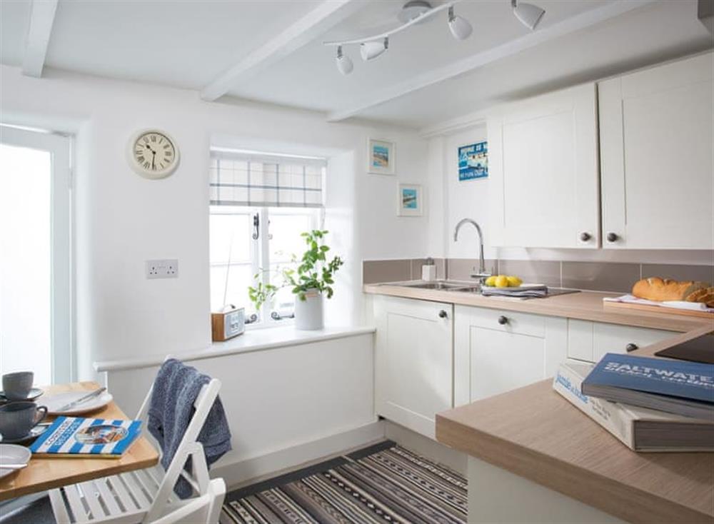 Kitchen/diner at Cosy Cottage in Fowey, Cornwall