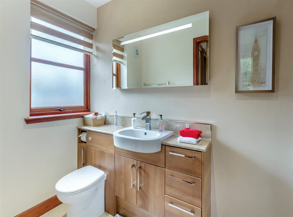 En-suite at Cosy Ness in Inverness, Inverness-Shire