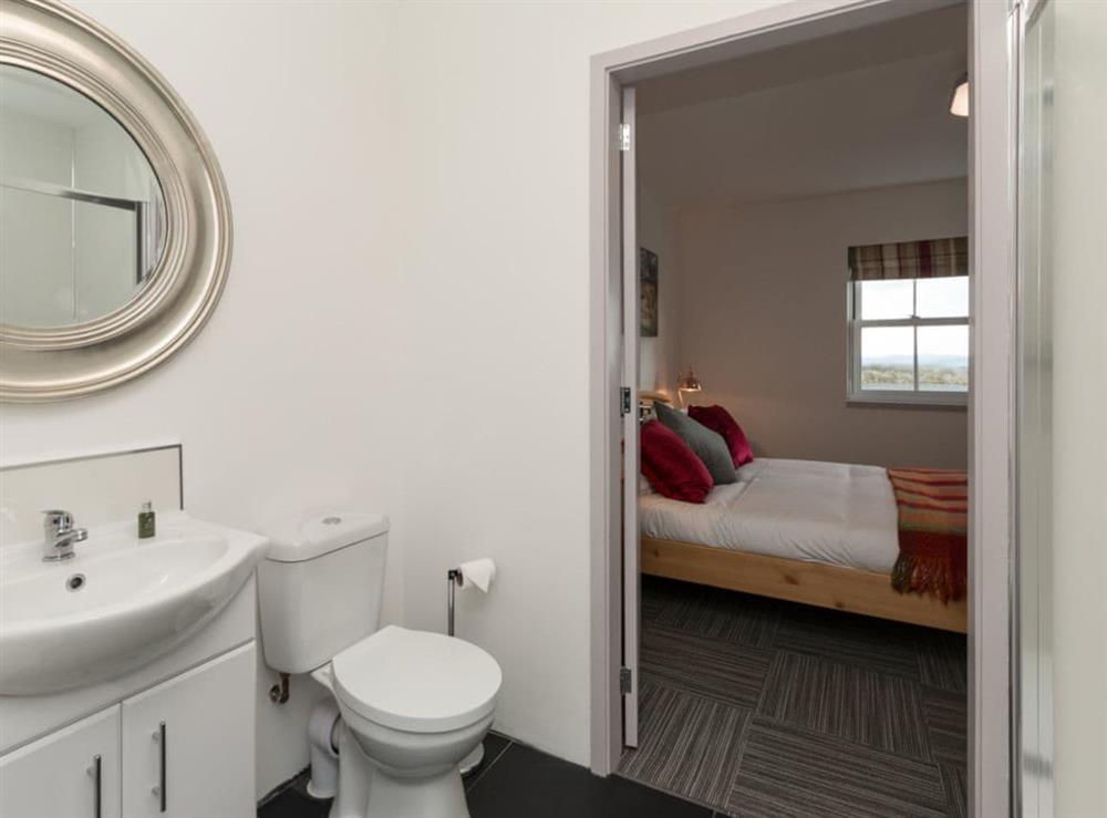 En-suite at Cot Cottage in Ringford, near Castle Douglas, Dumfries and Galloway, Kirkcudbrightshire