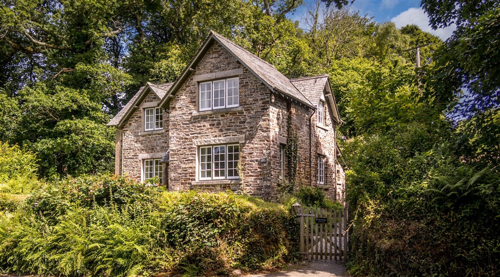 The exterior of Elbow Cottage, Cornwall at Cotehele Engine Cottage in Calstock, Cornwall