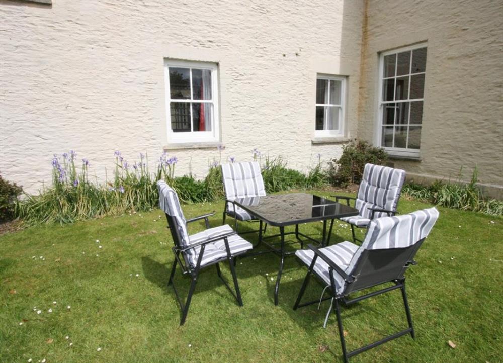 Front lawn at Cotna Cottage in Gorran