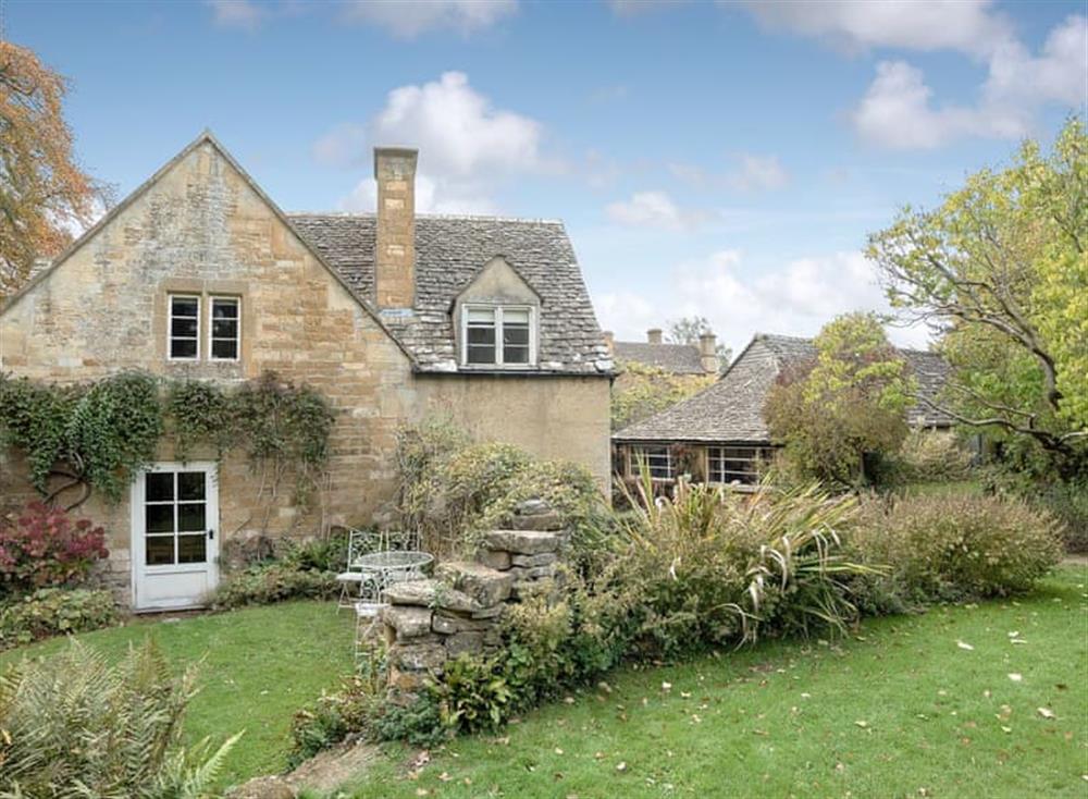 Characterful detached holiday cottage at Cotswold Way Cottage in Wood Stanway, near Winchcombe, Gloucestershire