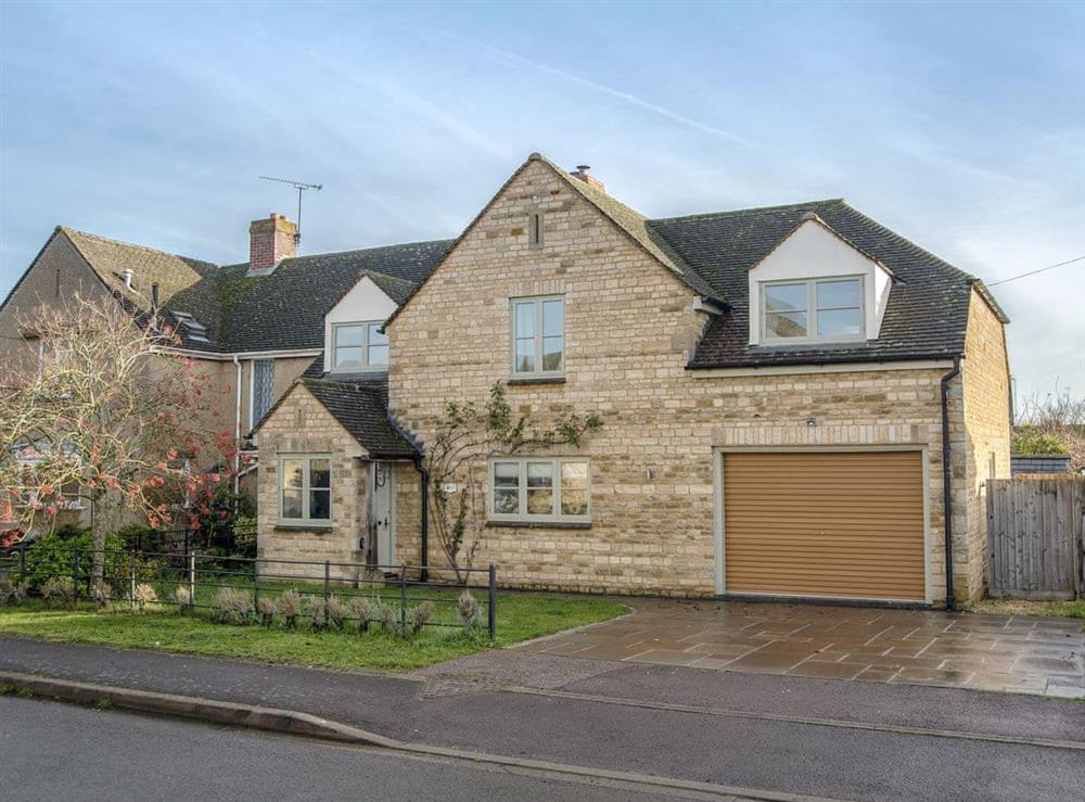 beautifully presented, Cotswold stone holiday home