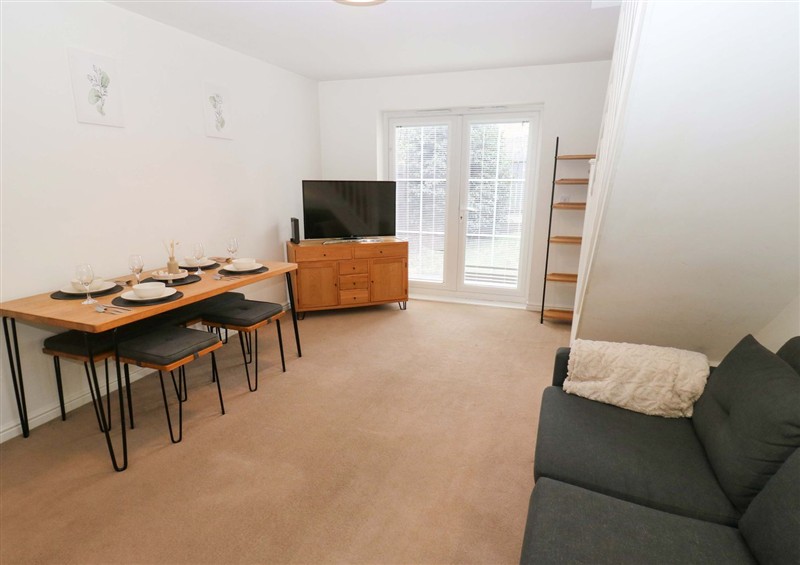 Relax in the living area at Cottage Holiday Home, Huddersfield