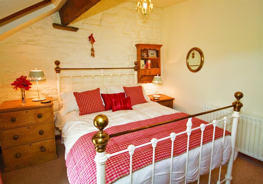 Cotton Cottage double bedroom at Cotton Cottage in Hope Valley, South Yorkshire