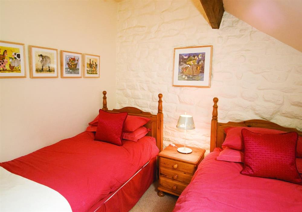 Cotton Cottage twin bedded room at Cotton Cottage in Hope Valley, South Yorkshire