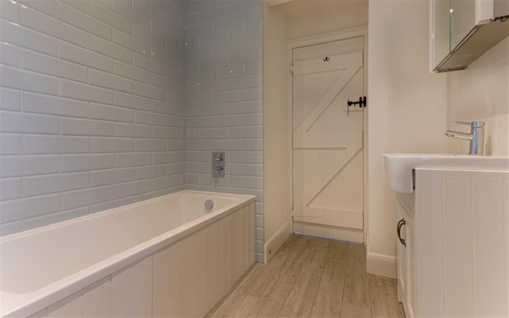 Another look at the family bathroom at Court Barton Cottage No. 11 in South Huish