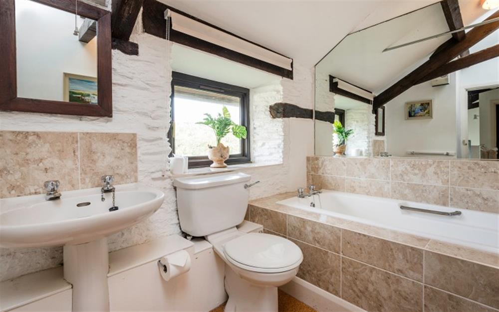 The family bathroom at Court Barton Cottage No. 4 in South Huish