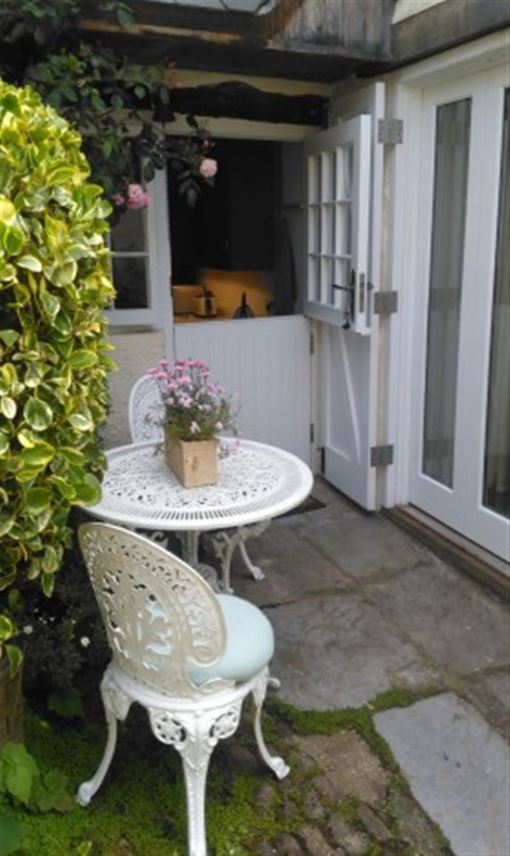 The small patio area  at Court Cottage in Salcombe