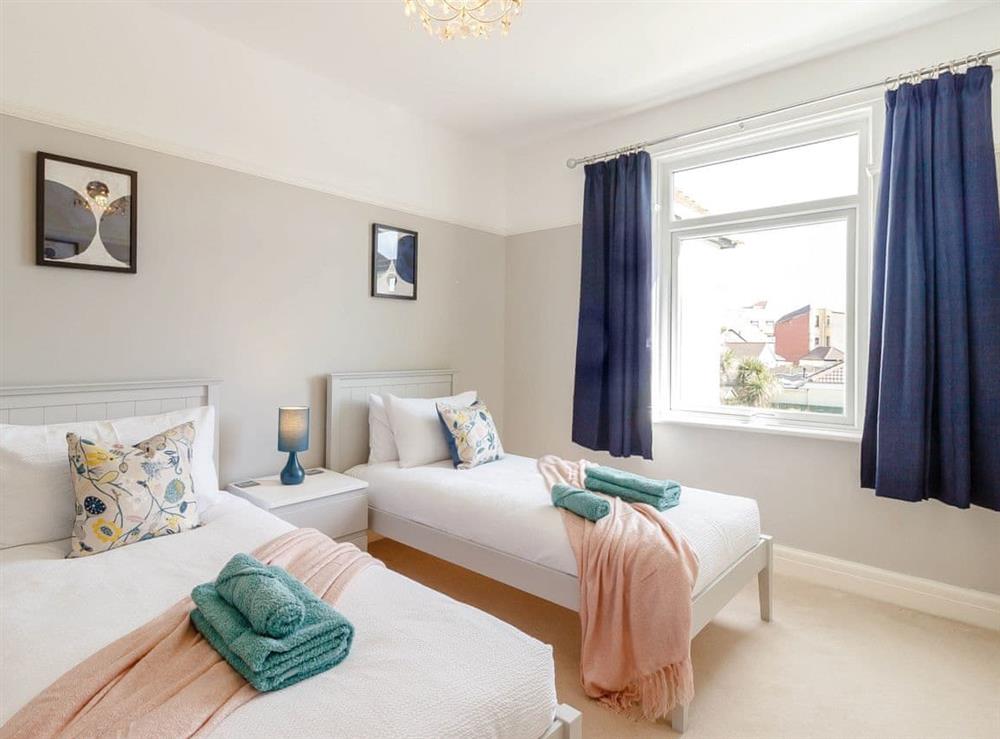 Twin bedroom at Court House in Porthcawl, Mid Glamorgan
