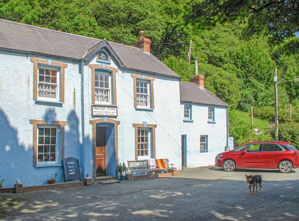 The setting at Court Lodge in Dinas, Pembrokeshire, Dyfed