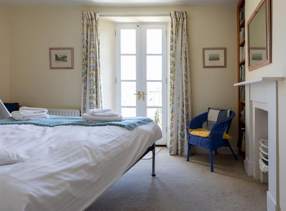 Lovely double bedroom at Courtenay Street 5 in Salcombe, Devon
