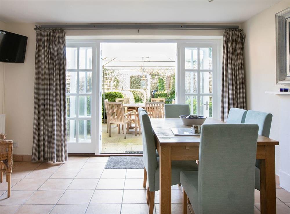 Spacious, well equipped kitchen/ dining room (photo 2) at Courtenay Street 5 in Salcombe, Devon