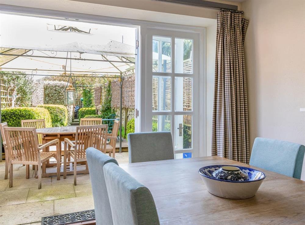 Spacious, well equipped kitchen/ dining room at Courtenay Street 5 in Salcombe, Devon