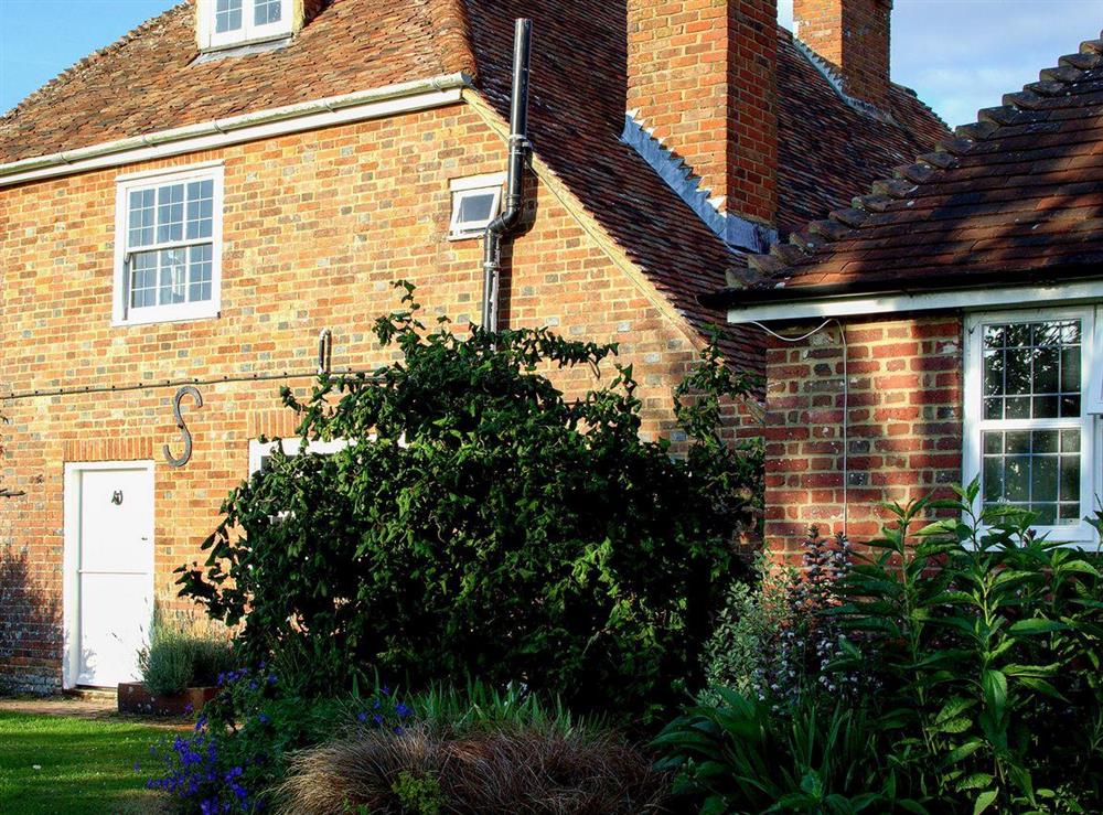 Single storey conversion adjoining the owners’ 16th house at Courtside in Fairfield, near Appledore, Kent