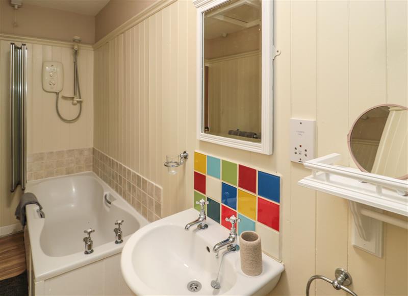 This is the bathroom at Courtyard Cottage, Alnwick