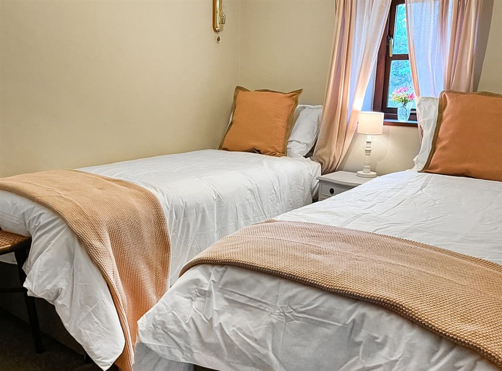 Twin bedroom at Courtyard Cottage in Bideford, Devon