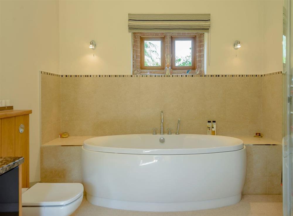 Impressive en-suite bathroom (photo 2) at Courtyard Lodge in Rufford, near Newark, Nottinghamshire